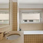 Beautiful 2 Bedroom In Bairro Alto Apartment *