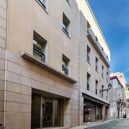 Beautiful 2 Bedroom In Bairro Alto شقة *