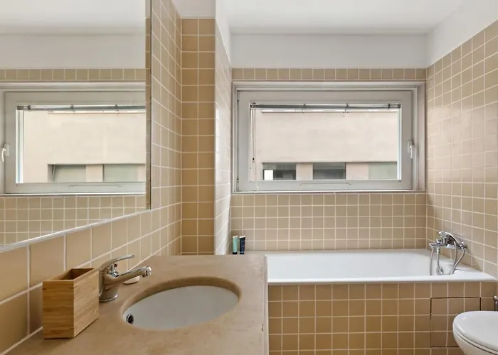 Beautiful 2 Bedroom In Bairro Alto شقة *