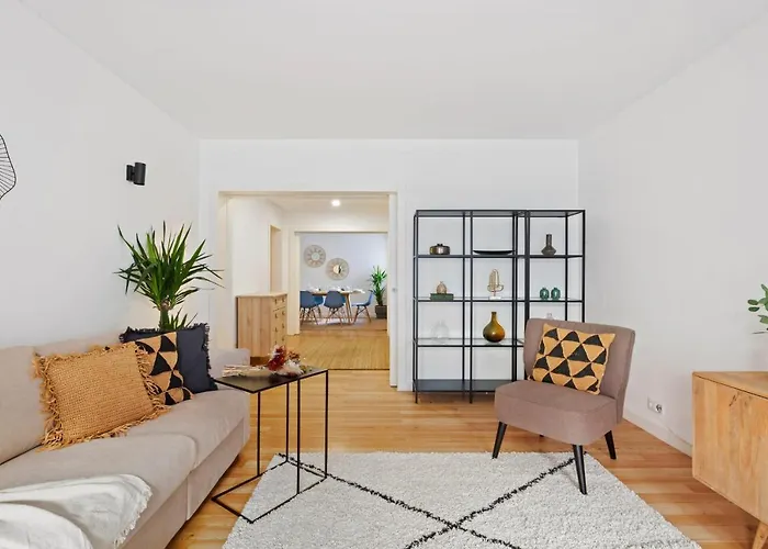 Beautiful 2 Bedroom In Bairro Alto شقة