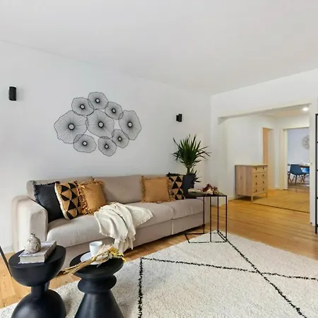 Апартаменти Beautiful 2 Bedroom In Bairro Alto