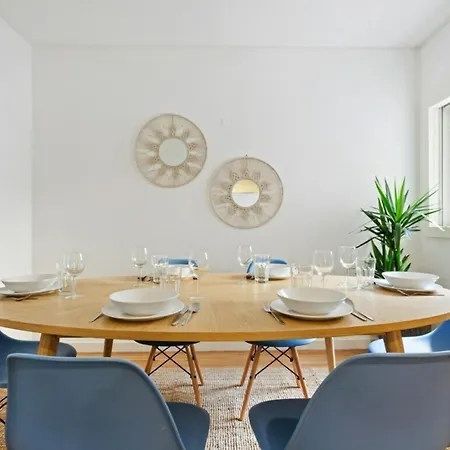 Апартаменти Beautiful 2 Bedroom In Bairro Alto *