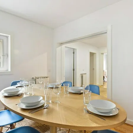 Beautiful 2 Bedroom In Bairro Alto Лісабон