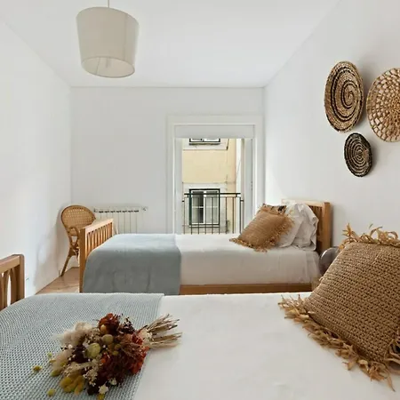Апартаменти Beautiful 2 Bedroom In Bairro Alto *