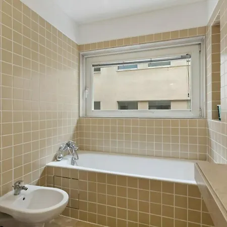 Апартаменти Beautiful 2 Bedroom In Bairro Alto Лісабон