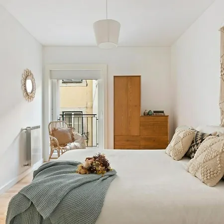 Beautiful 2 Bedroom In Bairro Alto * Лісабон
