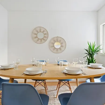 Апартаменты Beautiful 2 Bedroom In Bairro Alto