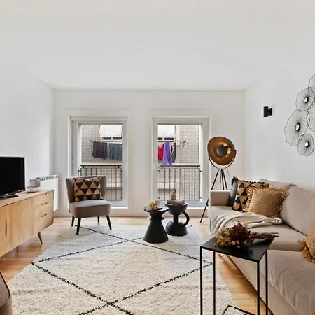 Beautiful 2 Bedroom In Bairro Alto *